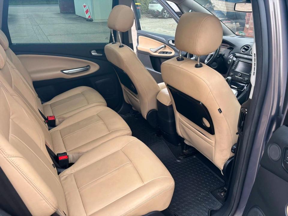 Ford S-Max 2011 — photo 11