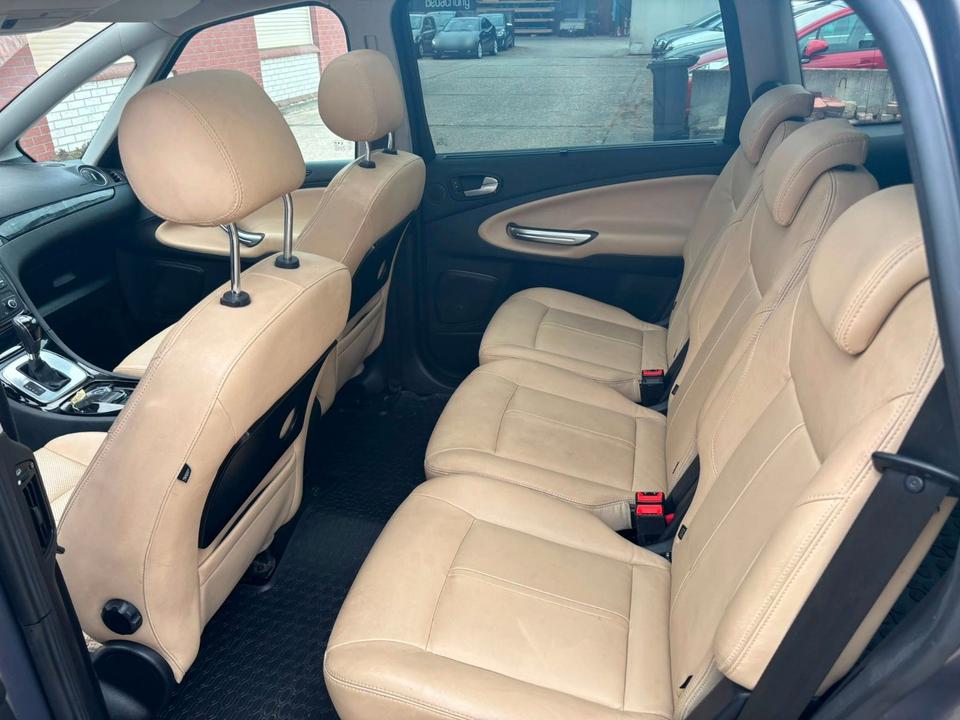 Ford S-Max 2011 — photo 12