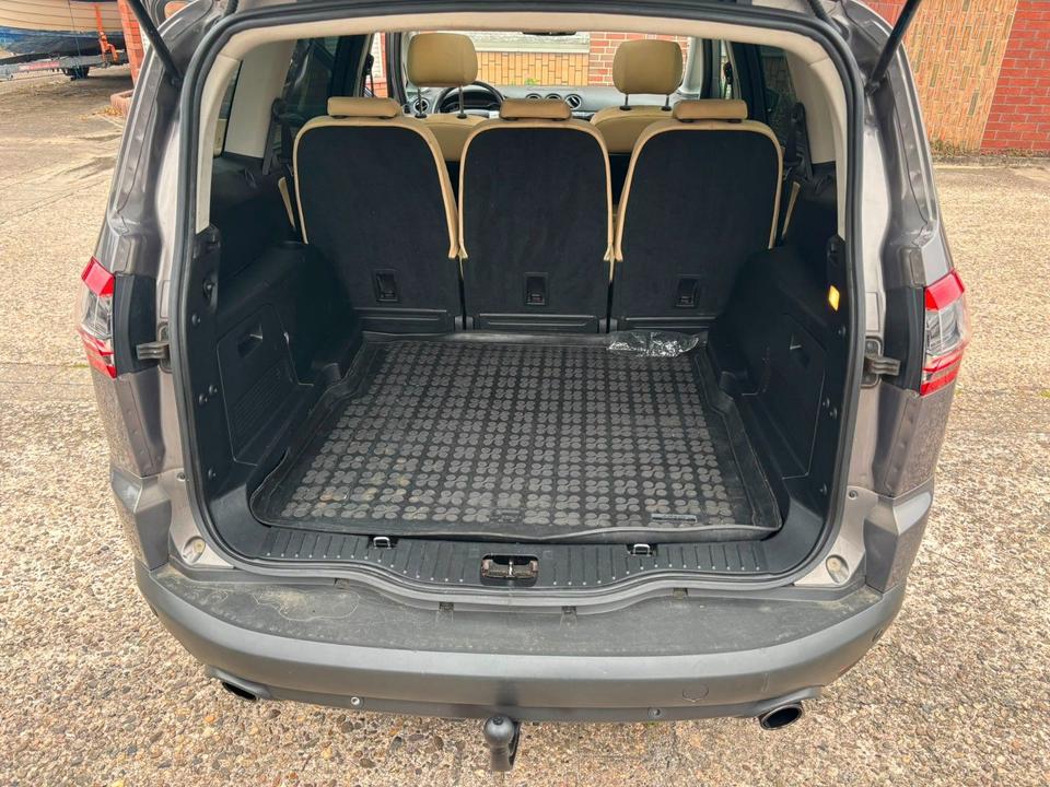 Ford S-Max 2011 — photo 13