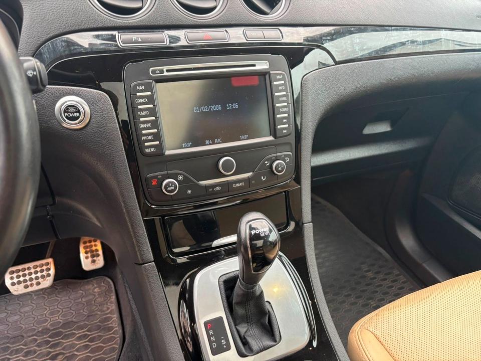 Ford S-Max 2011 — photo 9