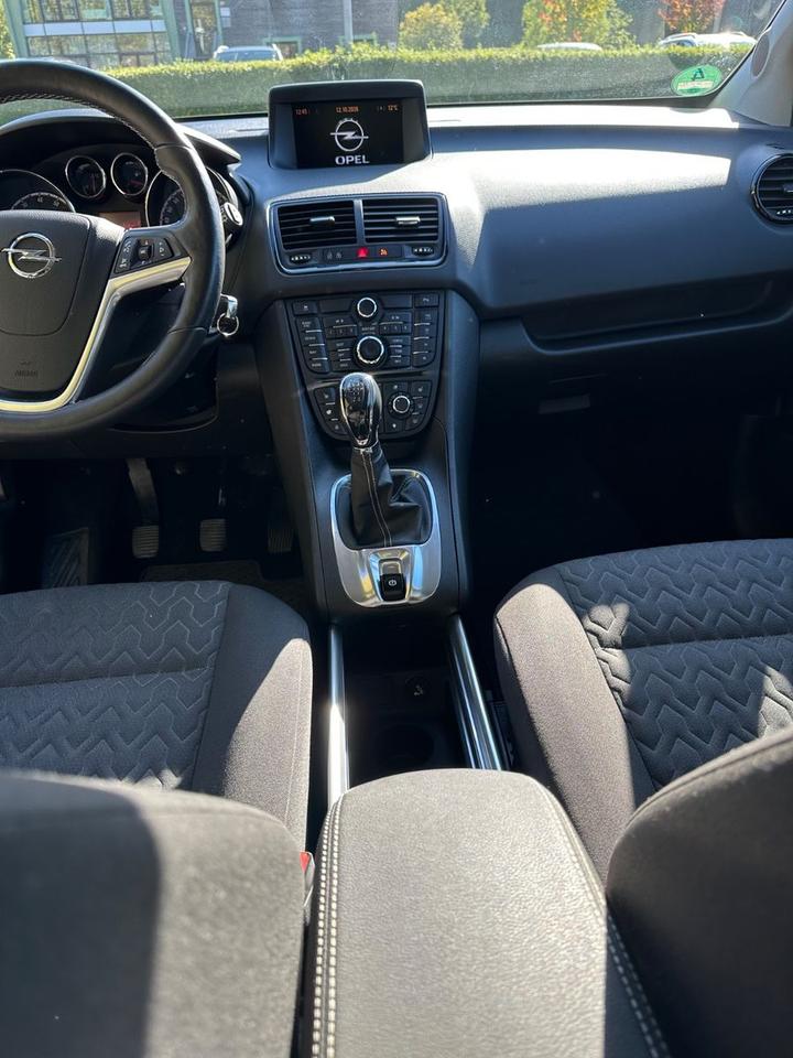 Opel Meriva 2013 — photo 13