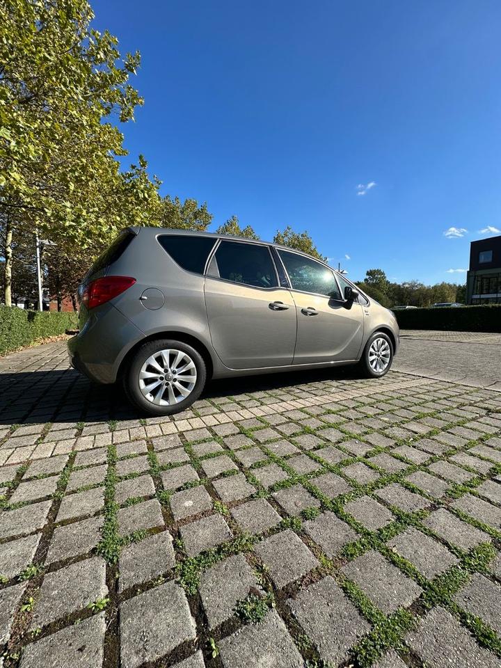Opel Meriva 2013 — photo 19