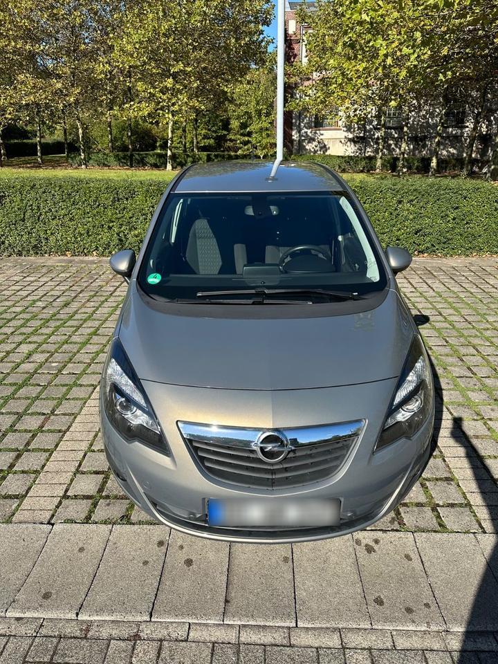 Opel Meriva 2013 — rear view