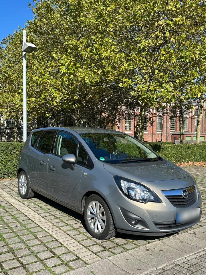 Opel Meriva 2013 — interior