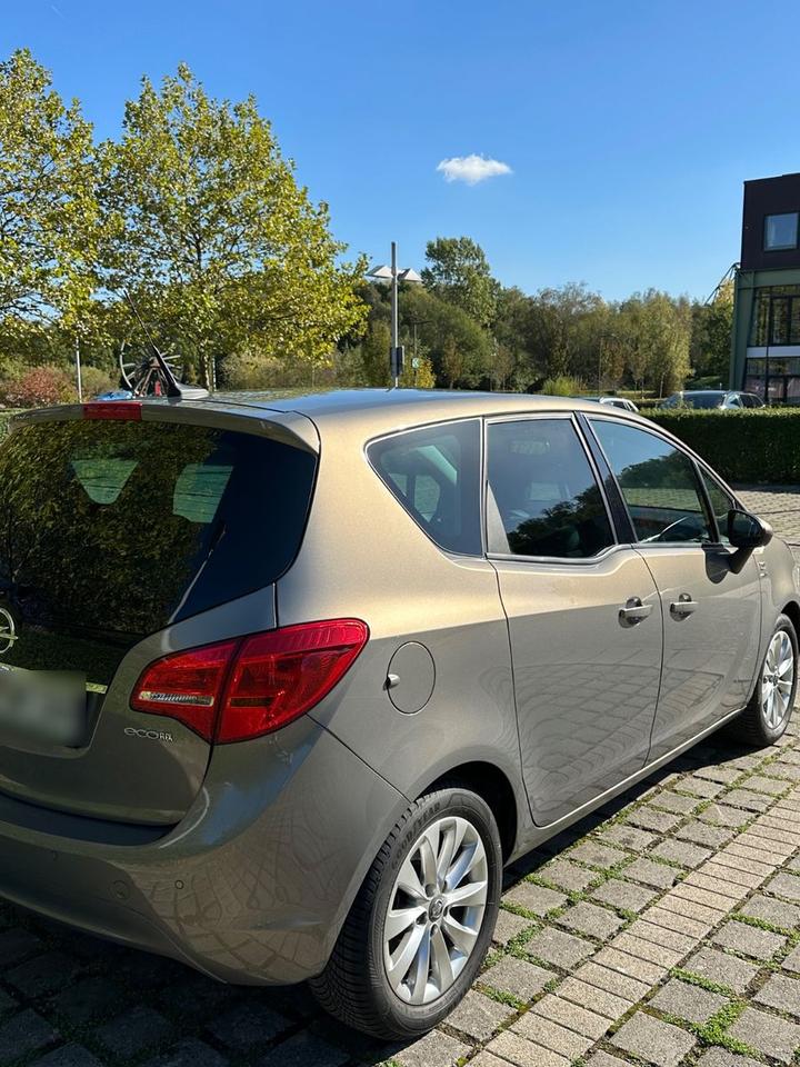 Opel Meriva 2013 — engine