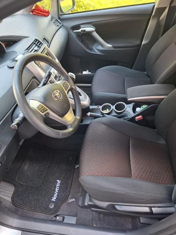 Toyota Verso 2010 — photo 9