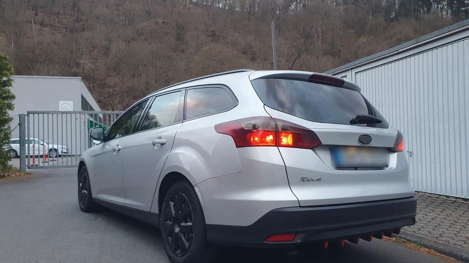 Ford Focus 2012 — вигляд ззаду