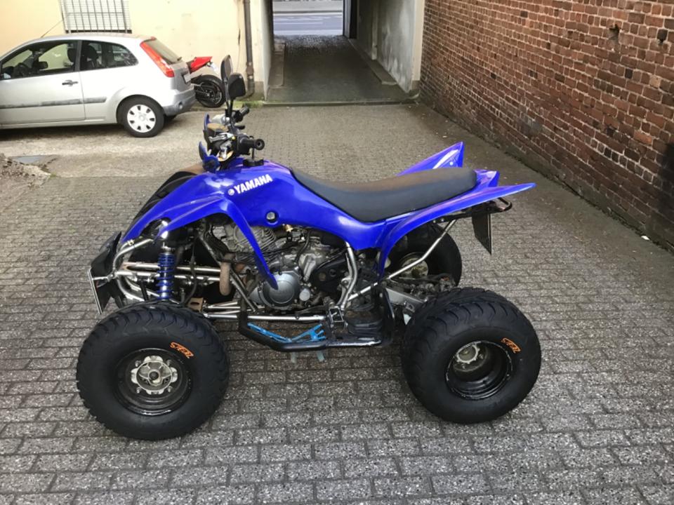 Yamaha Jamaha yfm raptor350 2004 — rear view