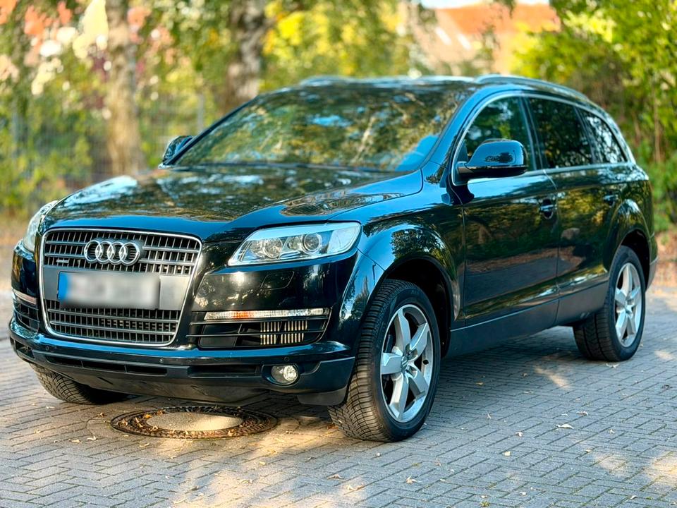 Audi Q7 2006 — rear view