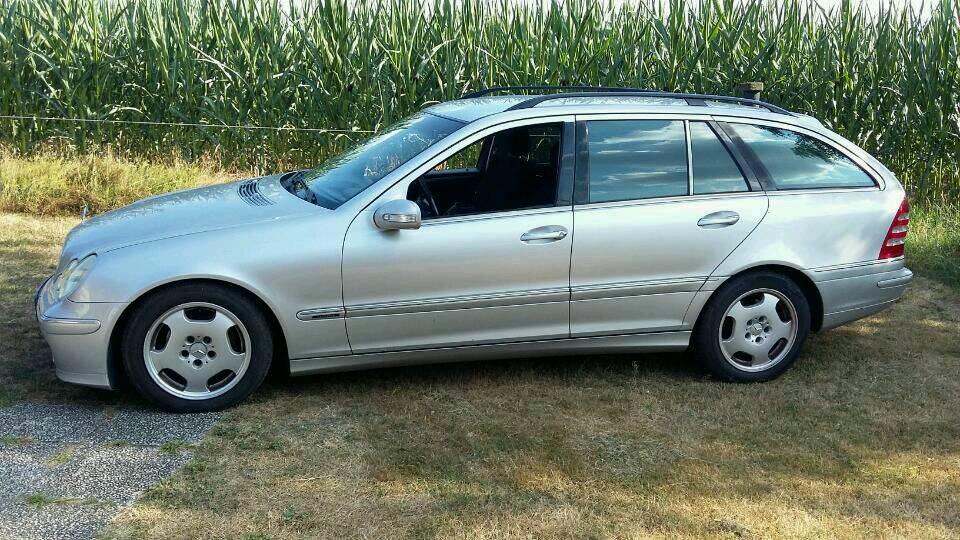 Mercedes Benz C 220 2004 — вигляд ззаду
