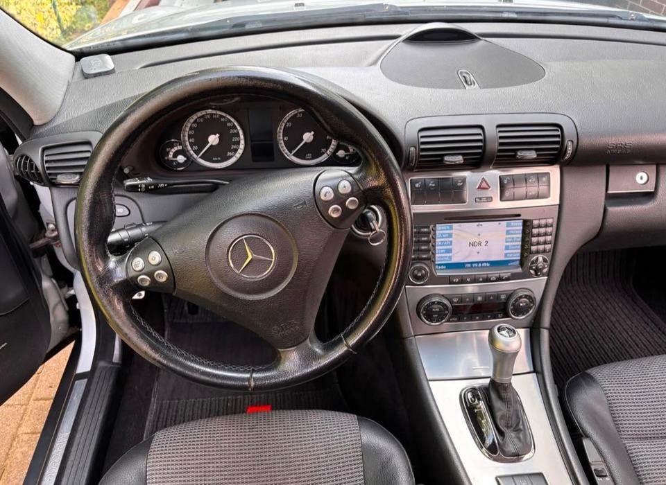 Mercedes Benz C 230 2005 — engine