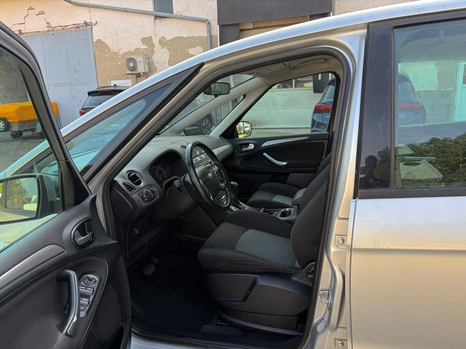 Ford S-Max 2014 — photo 16