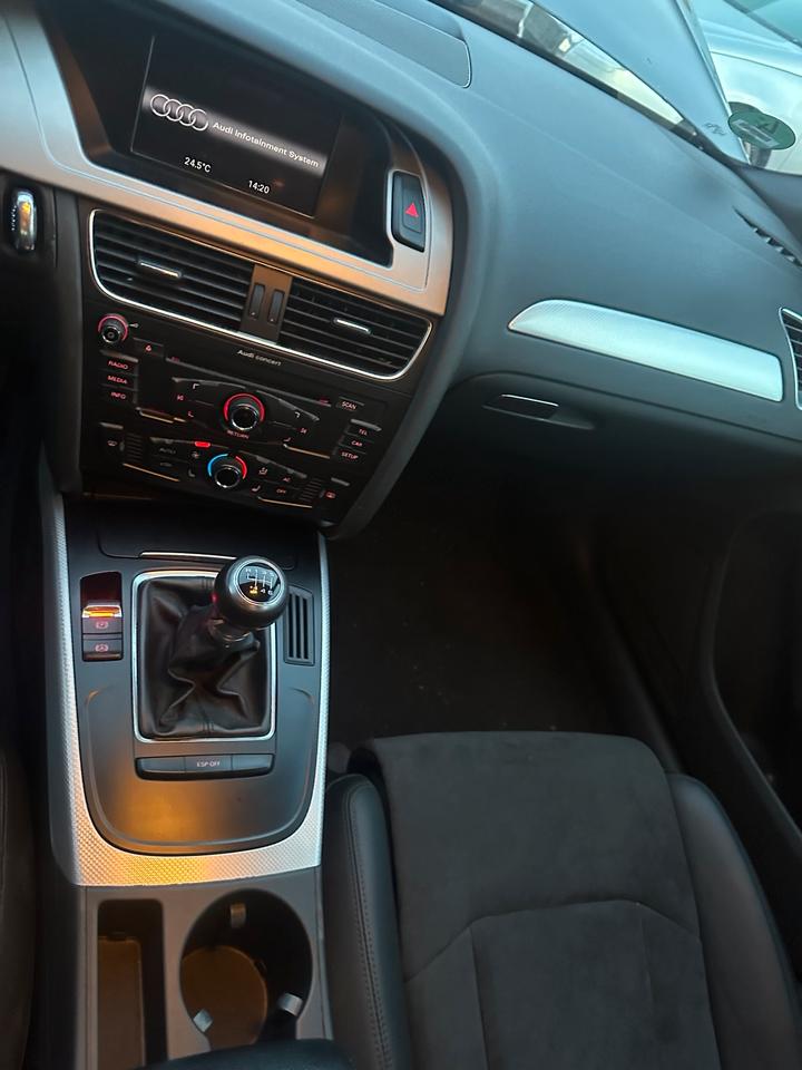 Audi A4 2010 — photo 10
