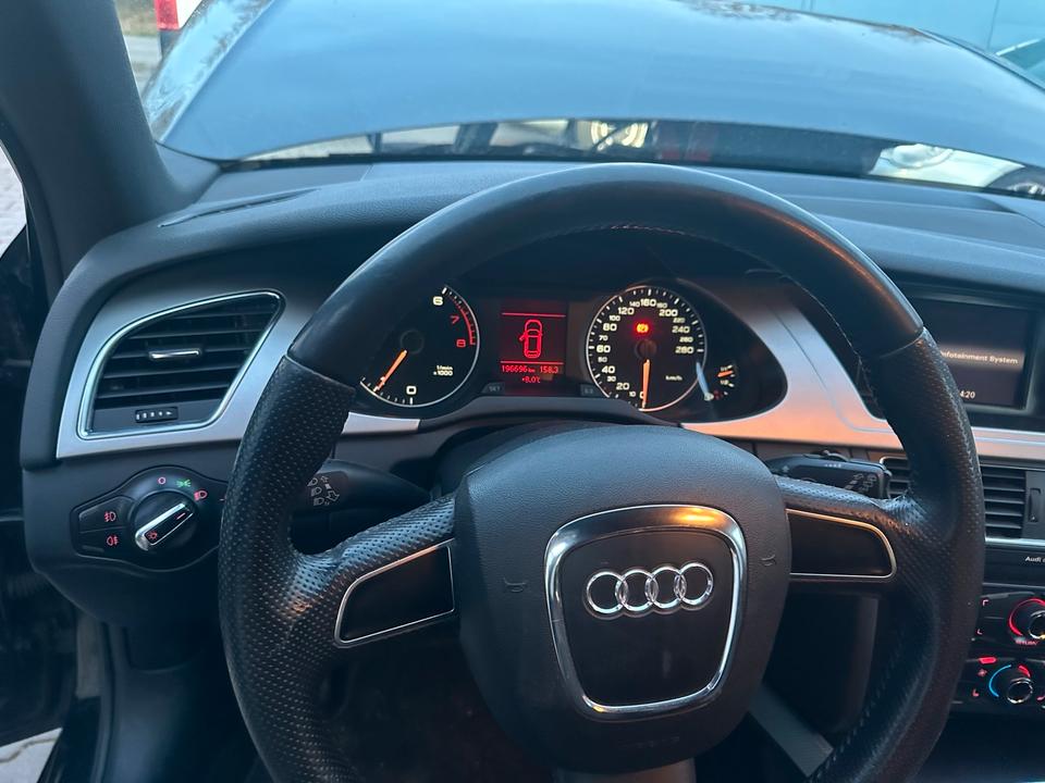 Audi A4 2010 — photo 11