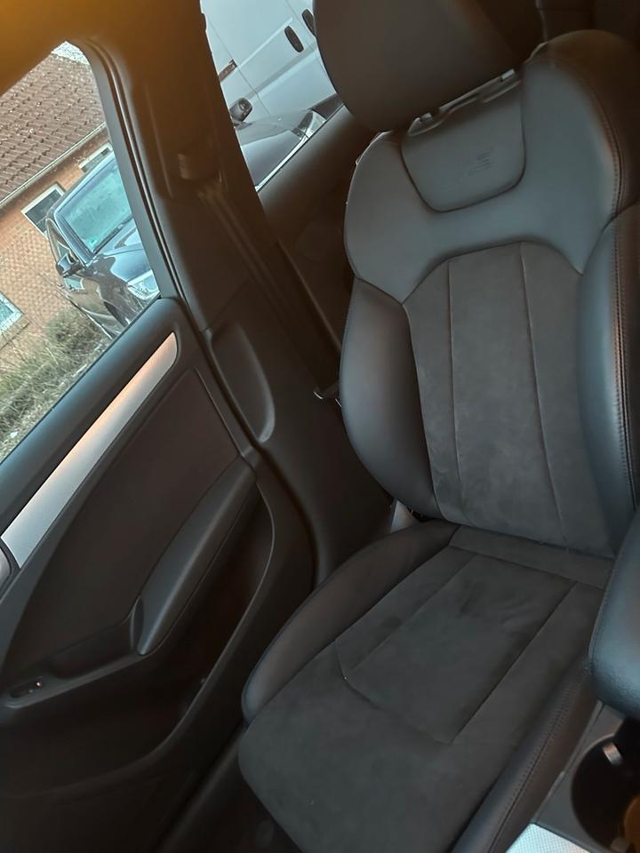 Audi A4 2010 — photo 14