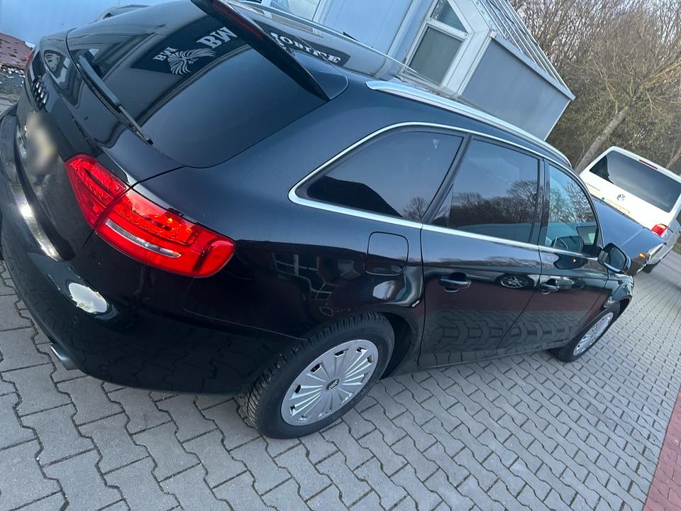 Audi A4 2010 — photo 16