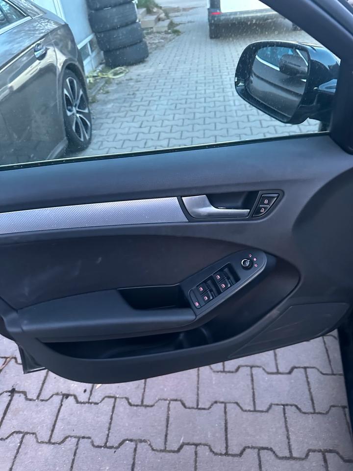 Audi A4 2010 — photo 8