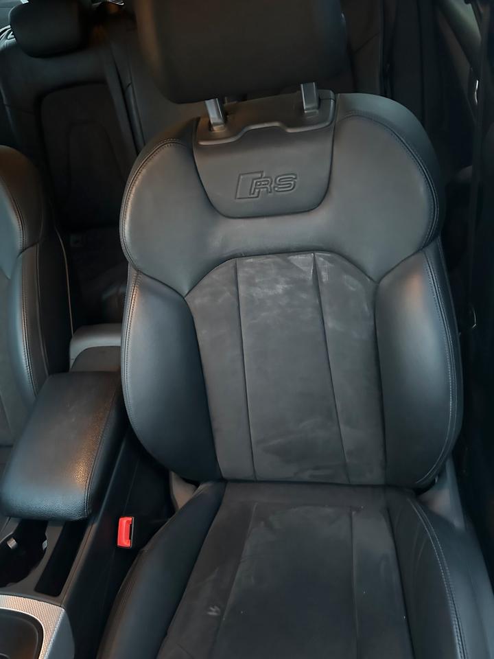 Audi A4 2010 — photo 9
