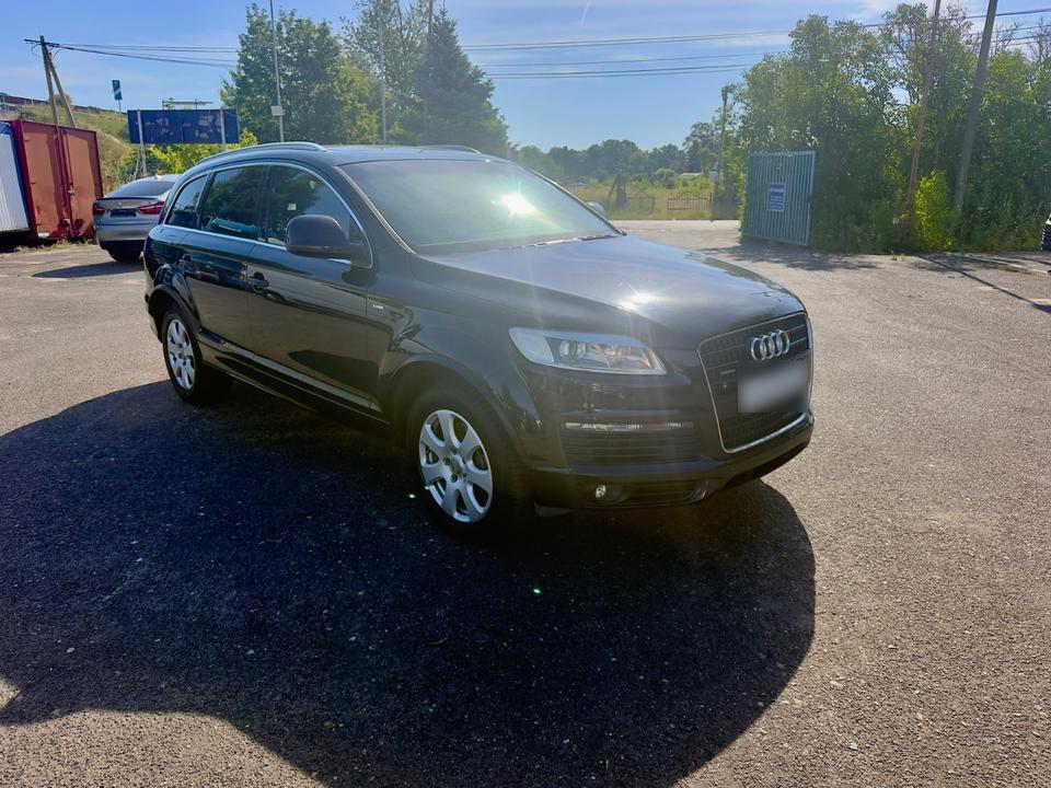 Audi Q7 2008 — rear view