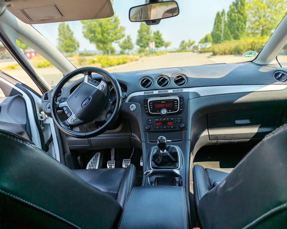 Ford S-Max 2012 — photo 8