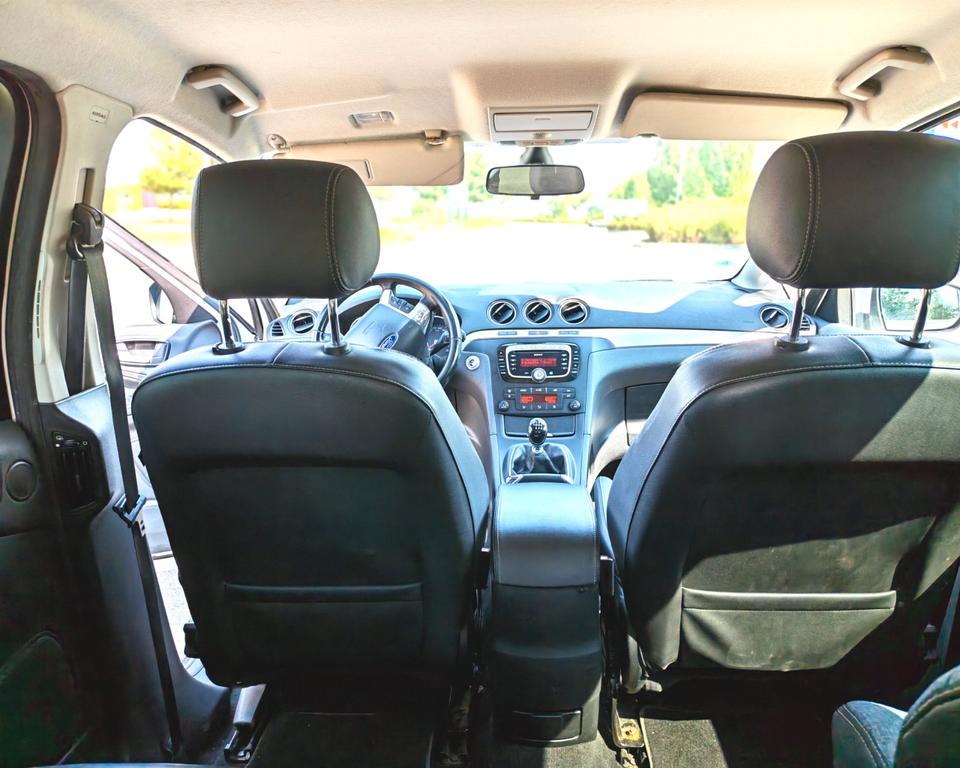 Ford S-Max 2012 — photo 9