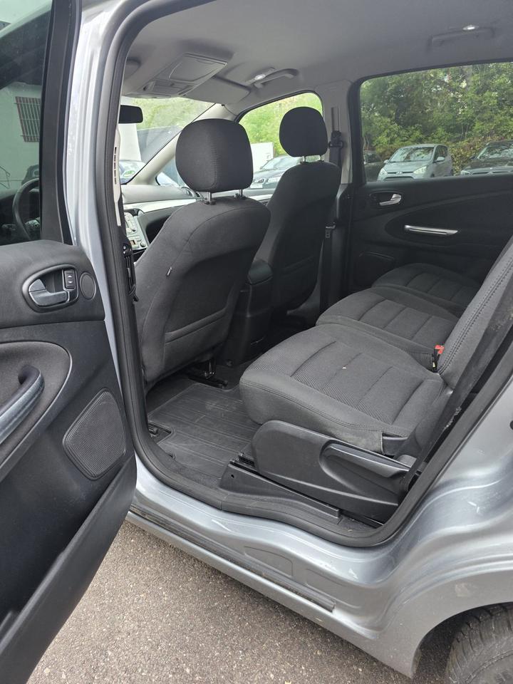 Ford S-Max 2010 — photo 10