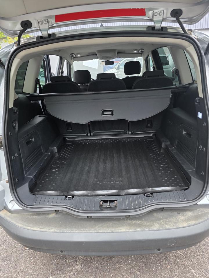 Ford S-Max 2010 — photo 11