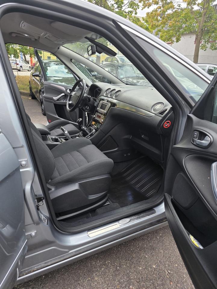 Ford S-Max 2010 — photo 7