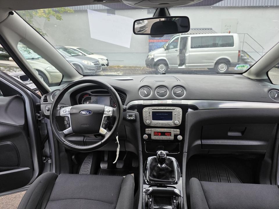 Ford S-Max 2010 — photo 8