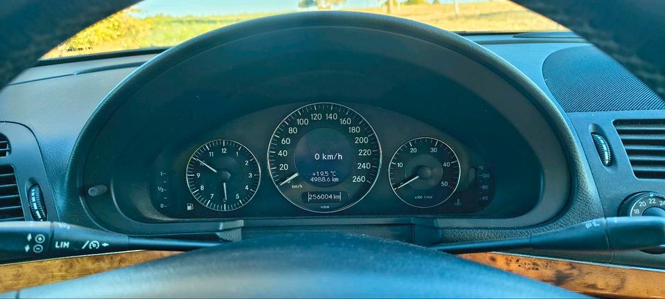 Mercedes Benz E 220 2008 — photo 7