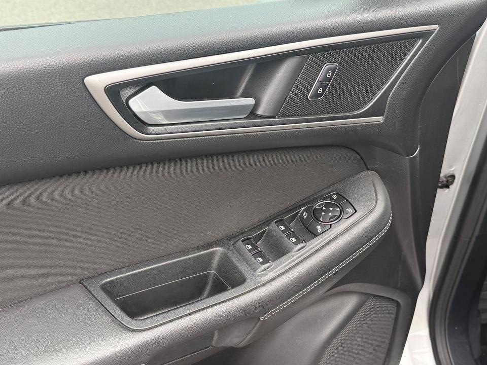 Ford Galaxy 2015 — photo 15