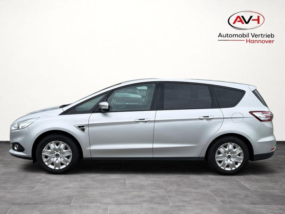 Ford Galaxy 2015 — rear view