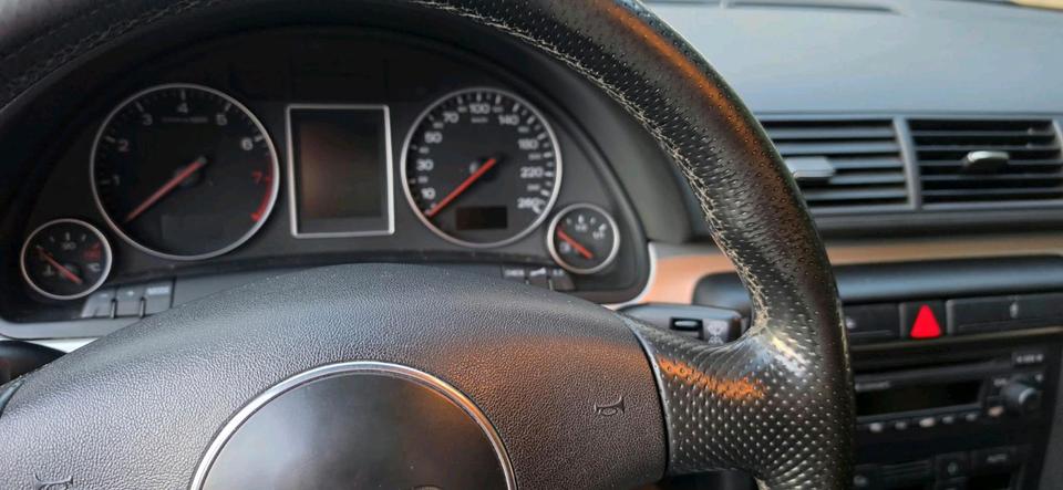 Audi A4 2004 — двигун