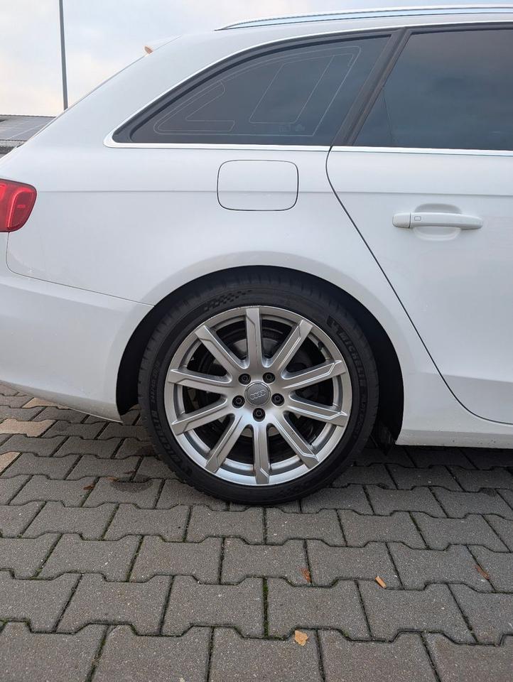 Audi A4 2009 — rear view
