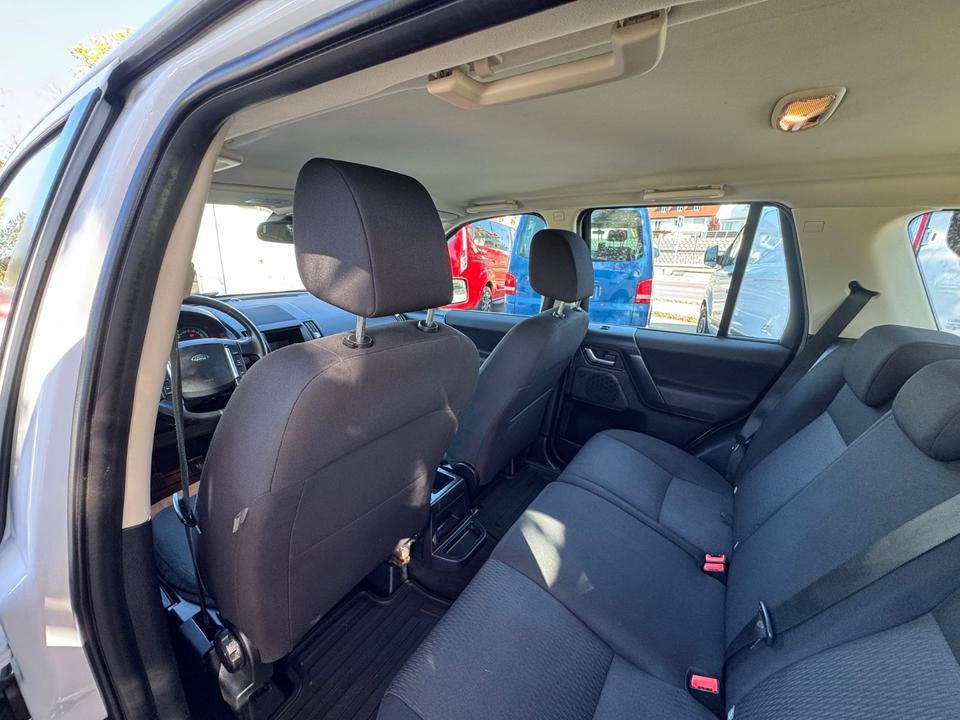 Land Rover Freelander 2012 — photo 11