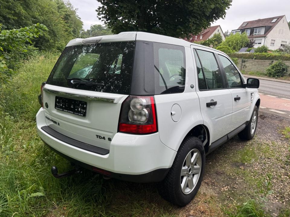 Land Rover Freelander 2012 — engine
