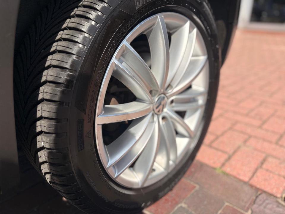 Volkswagen Tiguan 2012 — photo 12