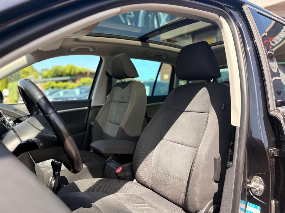 Volkswagen Tiguan 2012 — photo 17