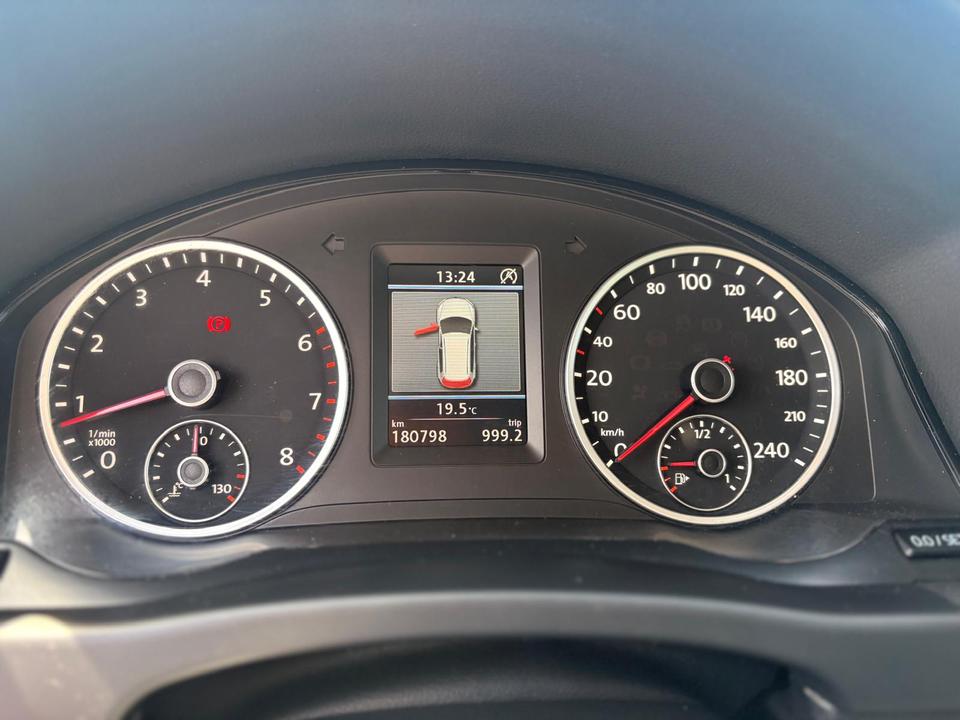 Volkswagen Tiguan 2012 — photo 20