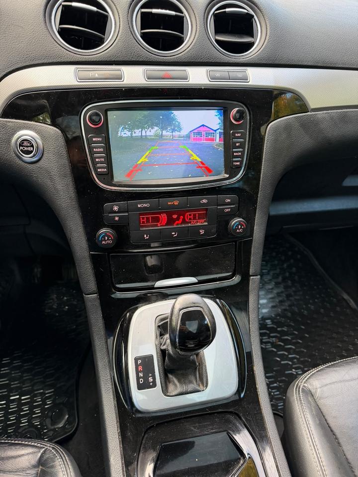 Ford S-Max 2010 — photo 11