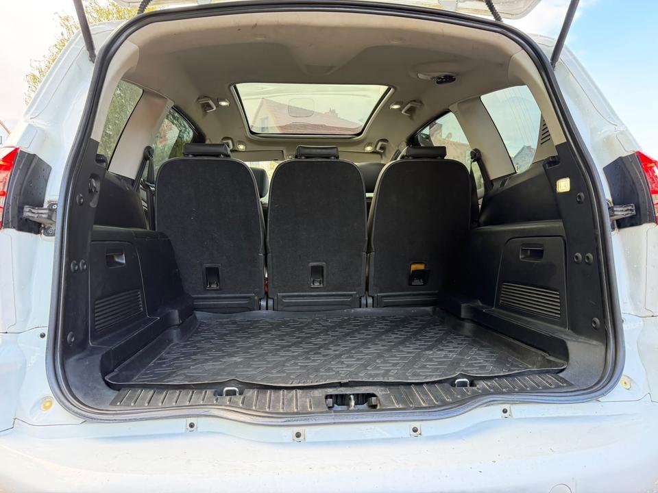 Ford S-Max 2010 — photo 13
