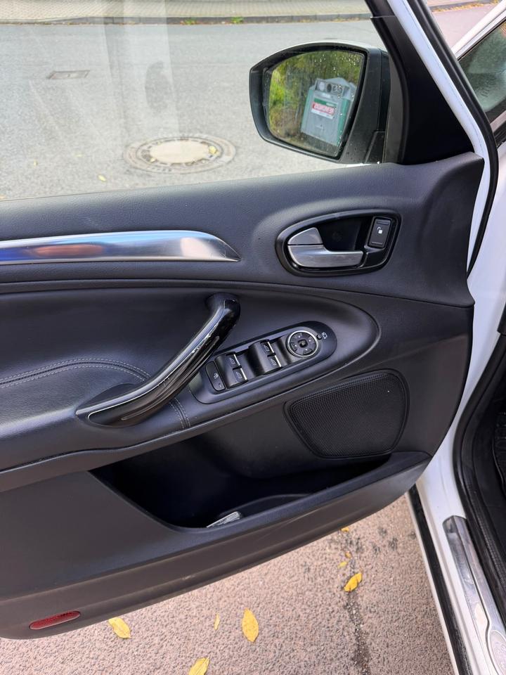 Ford S-Max 2010 — photo 14