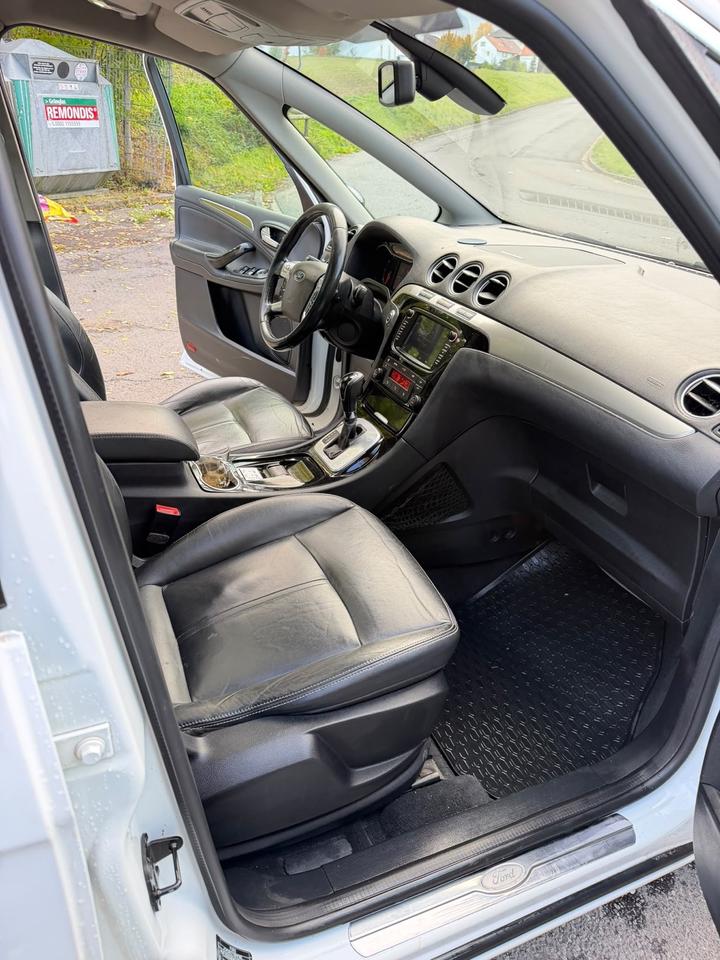 Ford S-Max 2010 — photo 8