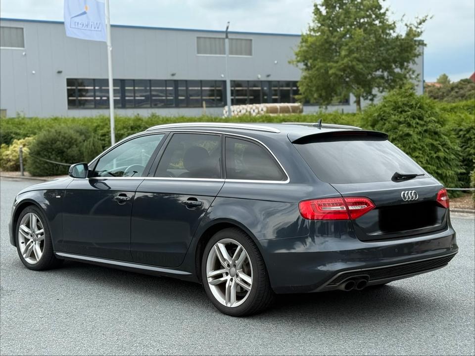 Audi A4 2012 — engine