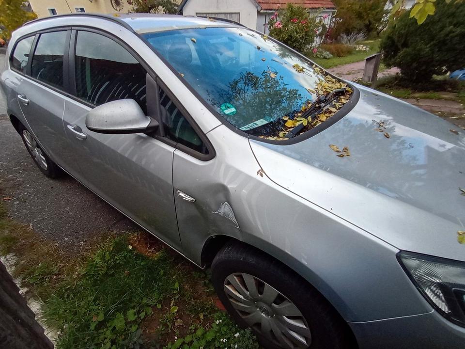 Opel Astra 2014 — rear view