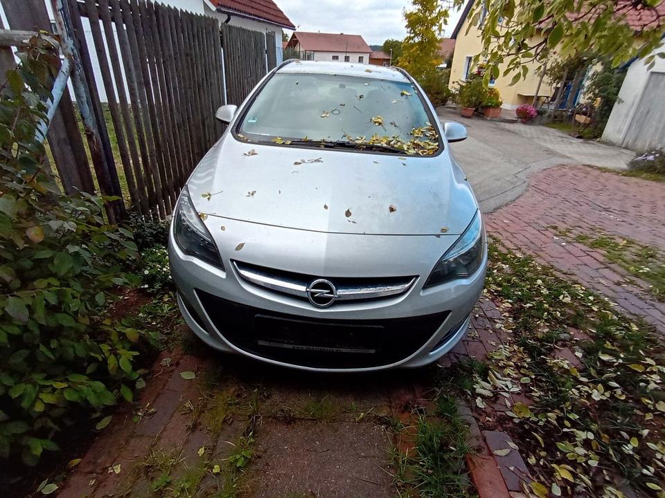 Opel Astra 2014 — interior