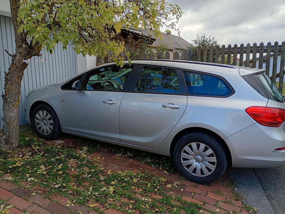 Opel Astra 2014 — photo 8