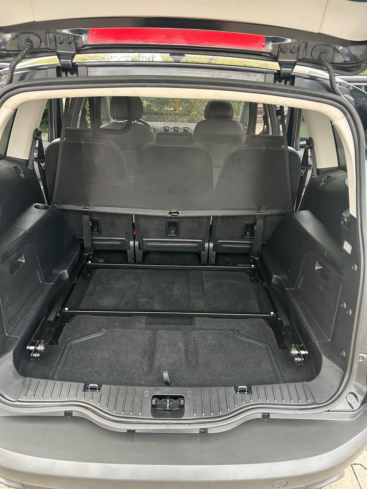 Ford S-Max 2012 — photo 10