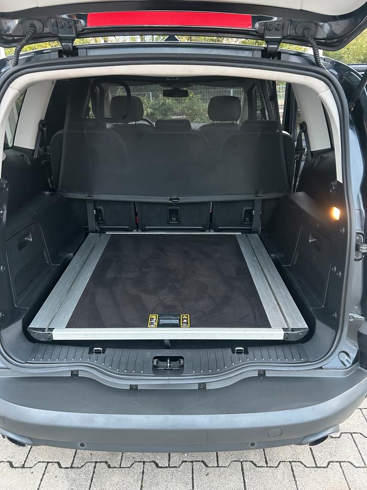 Ford S-Max 2012 — photo 11