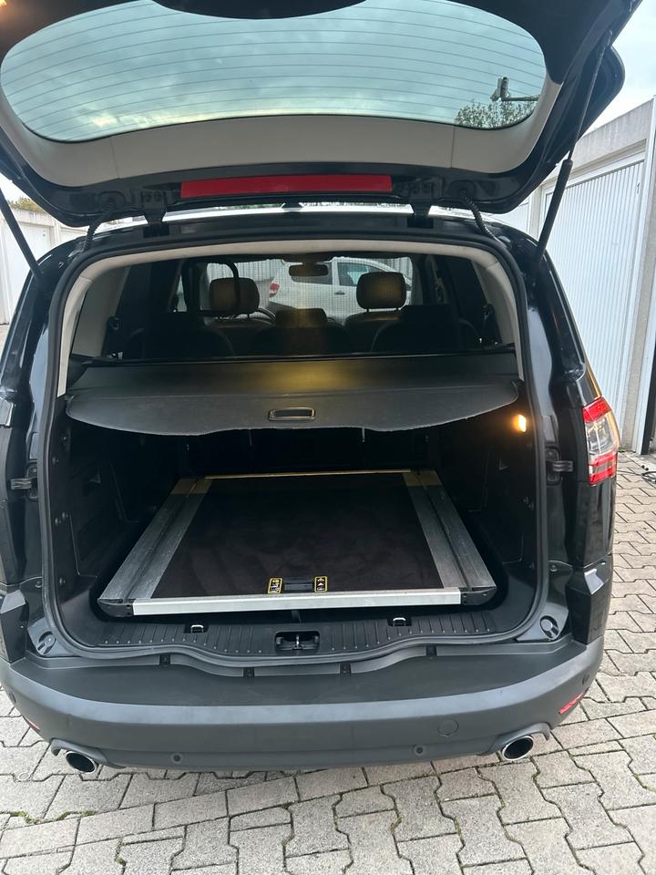 Ford S-Max 2012 — photo 13